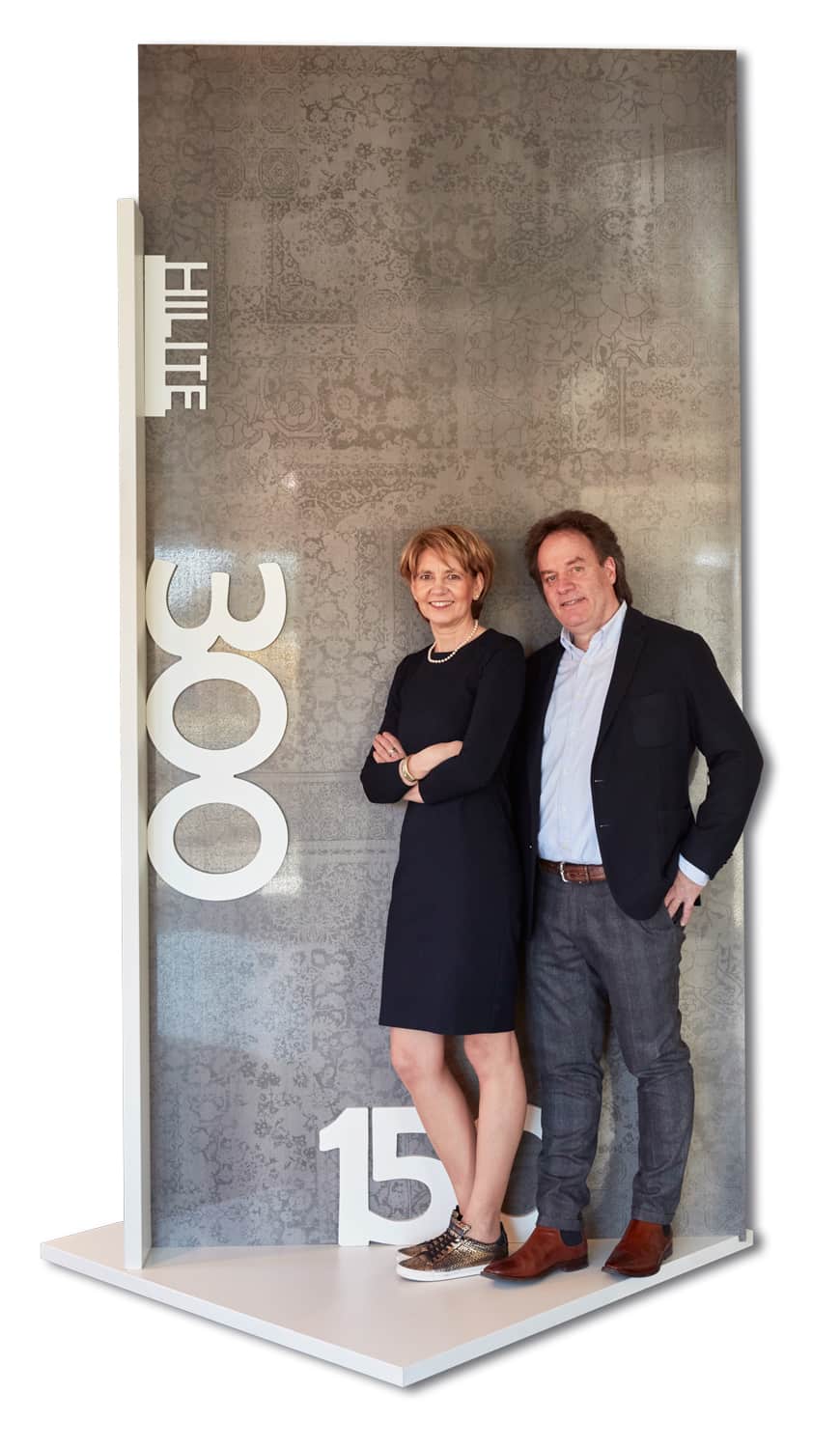 Frau und Herr Höpker vor XXL Fliese